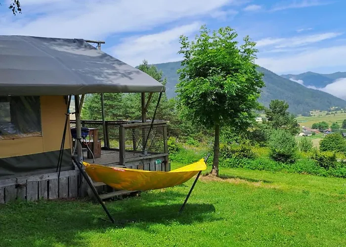 مكان تخييم Holidays - Les Sapins Camurac